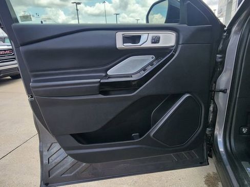Used 2021 Ford Explorer Platinum w/ Equipment Group 601A AWD/4WD image 11
