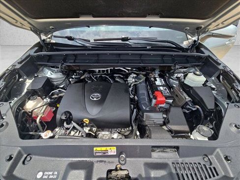 Used 2021 Toyota Highlander XLE FWD image 22