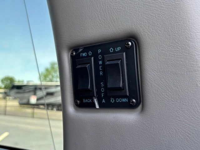 Used 2020 GMC Savana 2500 Extended w/ Enhanced Convenience Package RWD image 11
