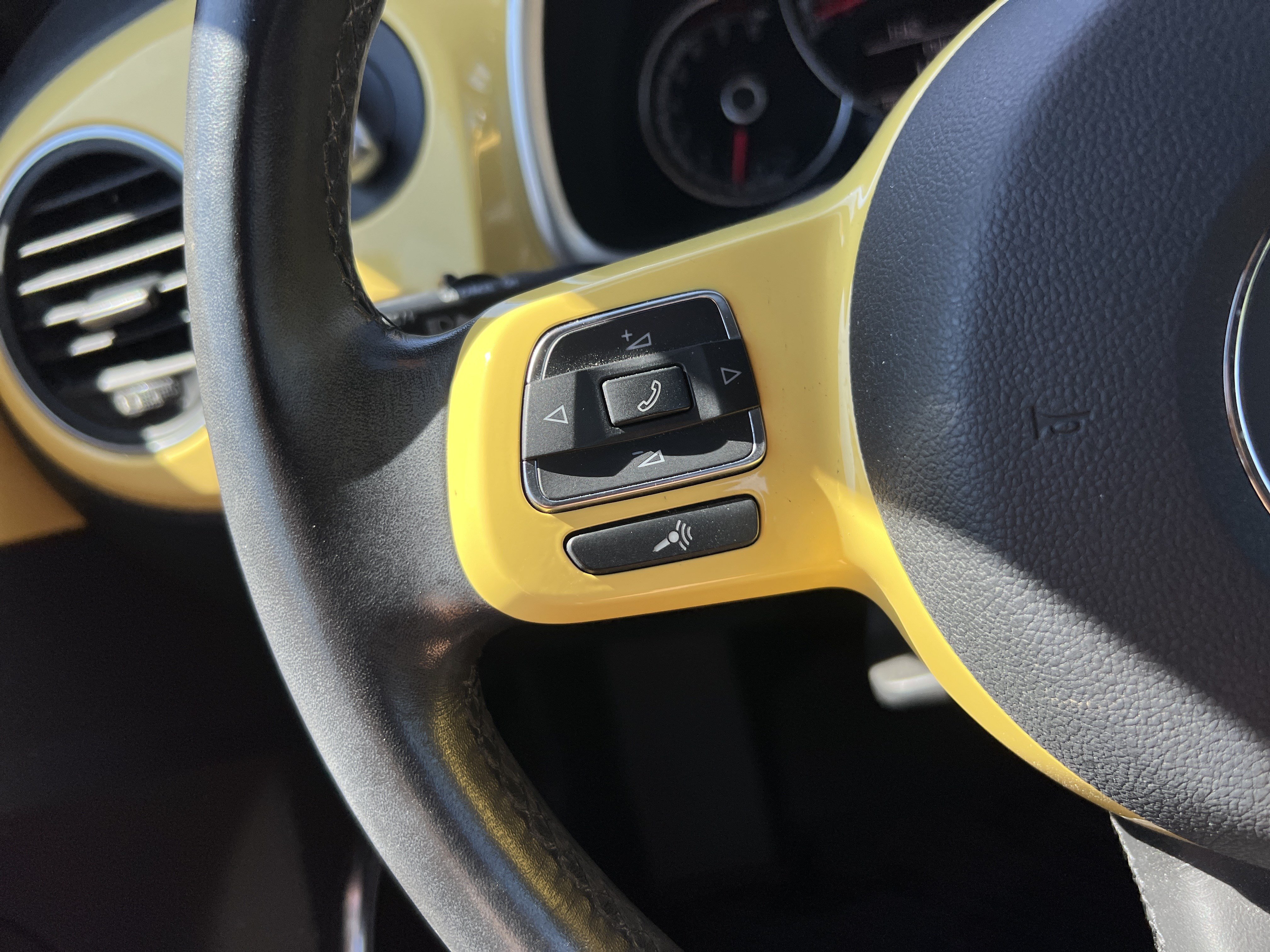 Used 2013 Volkswagen Beetle 2.5 FWD image 19