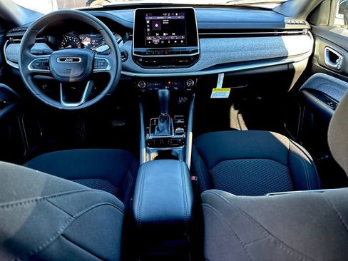 Used 2025 Jeep Compass Sport image 21