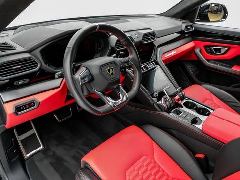 Used 2022 Lamborghini Urus image 5