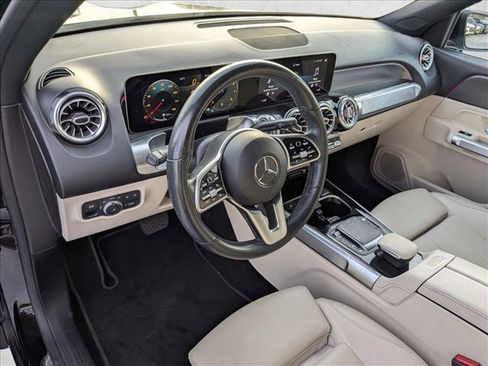 Used 2021 Mercedes-Benz GLB 250 GLB 250 w/ Premium Package image 9