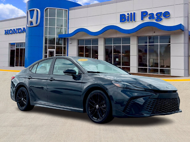 Used 2025 Toyota Camry SE FWD image 1