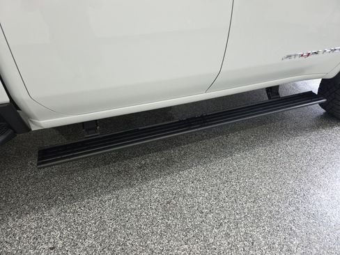 Used 2024 GMC Sierra 2500 AT4X image 12