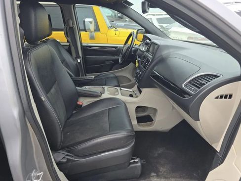 Used 2019 Dodge Grand Caravan SXT FWD image 12