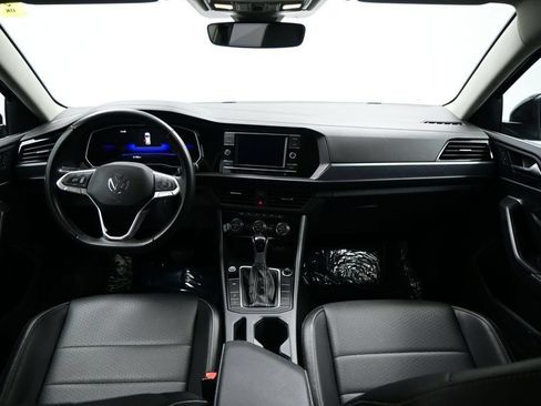 Used 2024 Volkswagen Jetta SE FWD image 10