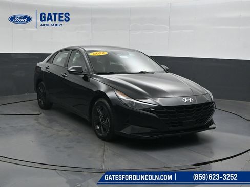 Used 2022 Hyundai Elantra SEL w/ Convenience Package FWD image 4