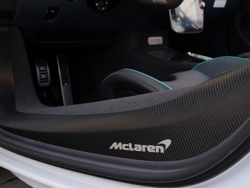 Used 2024 McLaren Artura RWD image 19