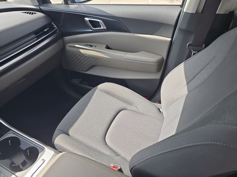 Certified 2026 Kia Carnival LX FWD image 15