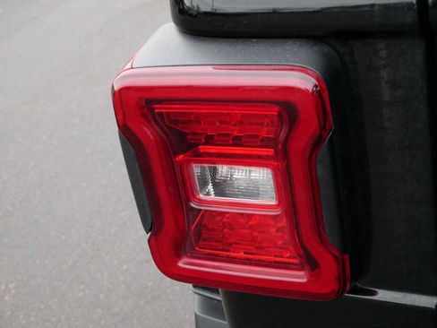 Used 2024 Jeep Wrangler Sahara AWD/4WD image 17