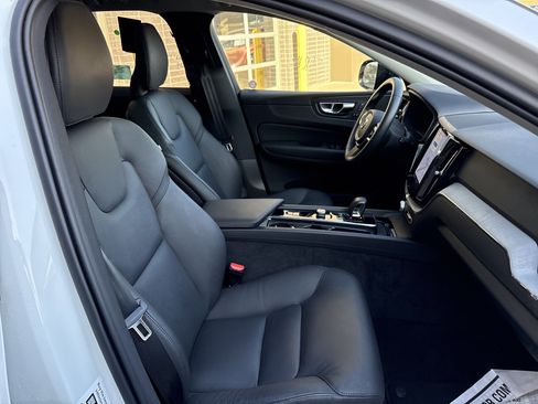 Used 2025 Volvo XC60 B5 Plus image 33