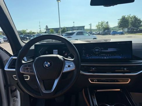 Used 2024 BMW X7 xDrive40i AWD/4WD image 9