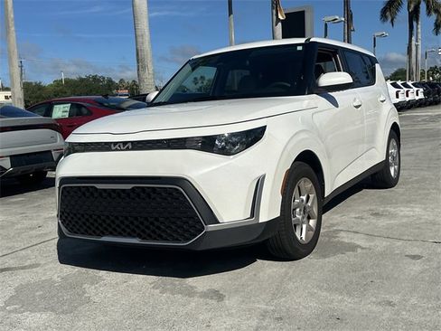Certified 2025 Kia Soul LX w/ LX Technology Package image 2