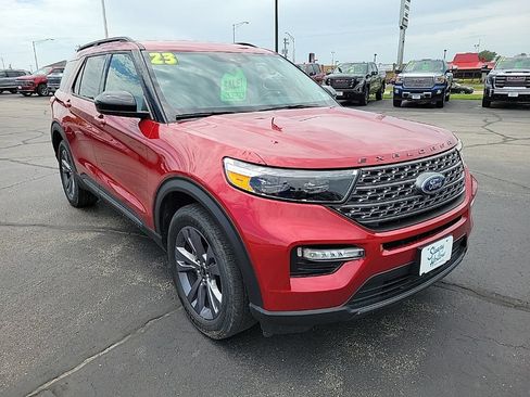 Used 2023 Ford Explorer XLT w/ Equipment Group 202A AWD/4WD image 3