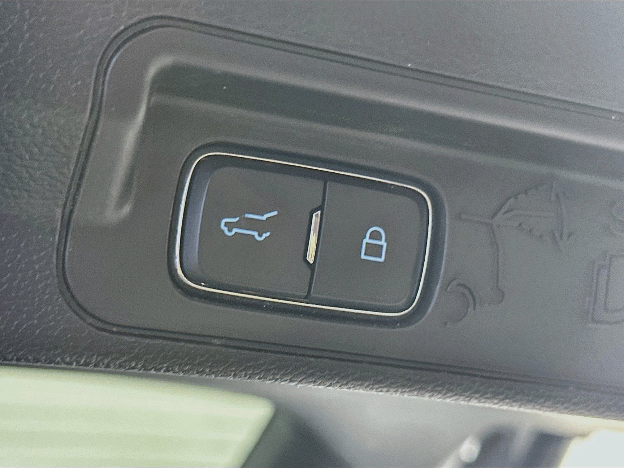 Used 2020 Ford Explorer XLT RWD image 28