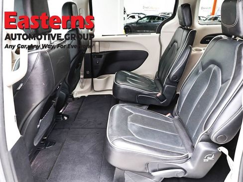 Used 2022 Chrysler Pacifica Limited image 21