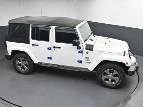 Used 2016 Jeep Wrangler Unlimited Sahara w/ Connectivity Group image 33