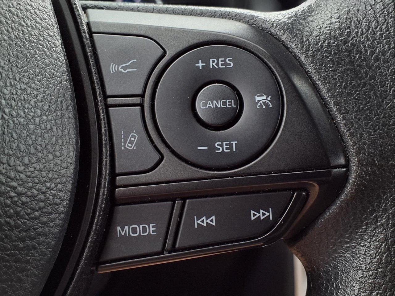 Used 2025 Toyota RAV4 XLE AWD/4WD image 23