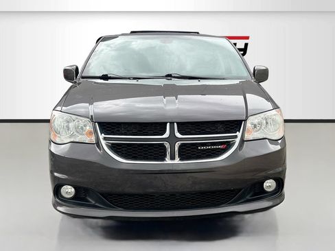 Used 2019 Dodge Grand Caravan SXT FWD image 2