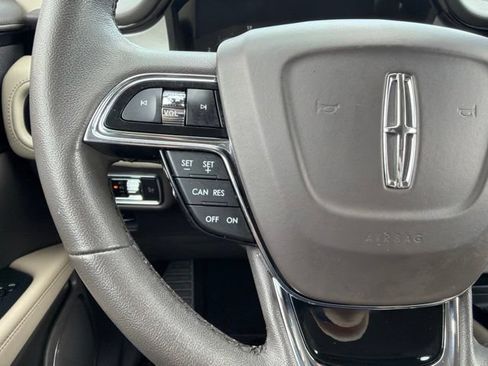 Used 2022 Lincoln Nautilus FWD w/ Premium Package image 15