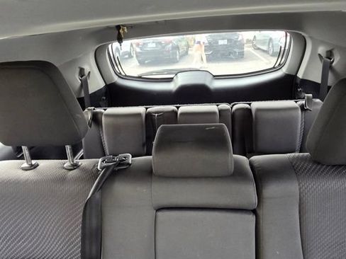 Used 2018 Toyota Highlander LE FWD image 9