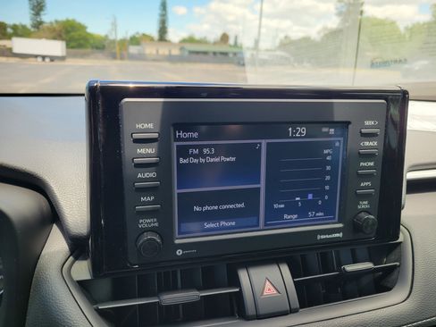 Used 2021 Toyota RAV4 XLE FWD image 17