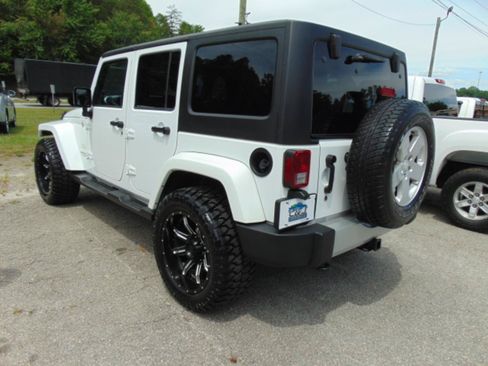 Used 2012 Jeep Wrangler Unlimited Sahara w/ Connectivity Group AWD/4WD image 3