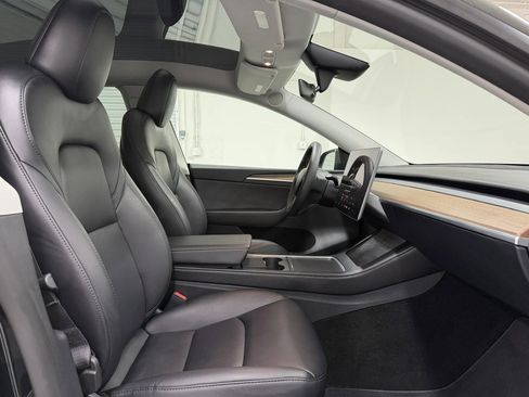 Used 2024 Tesla Model Y 2WD image 11