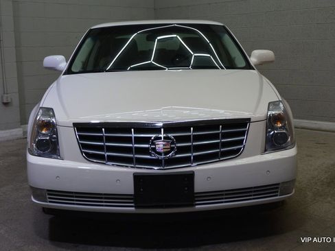 Used 2009 Cadillac DTS w/ Trunk Convenience Package image 34