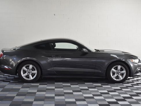 Used 2017 Ford Mustang Coupe image 7