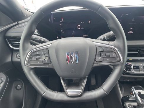 Used 2025 Buick Envista Sport Touring image 20