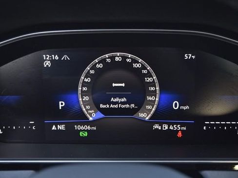 Certified 2025 Volkswagen Jetta SE w/ Sunroof Package image 12