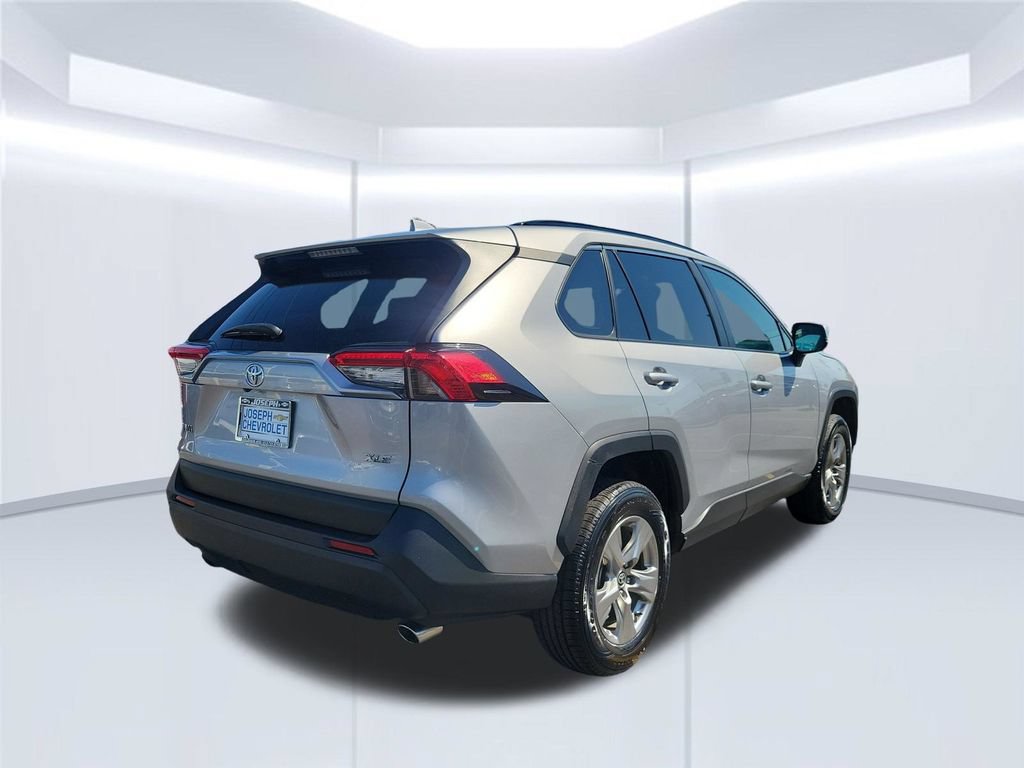 Used 2024 Toyota RAV4 XLE FWD image 5