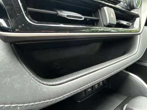Used 2021 Toyota Highlander XLE AWD/4WD image 76