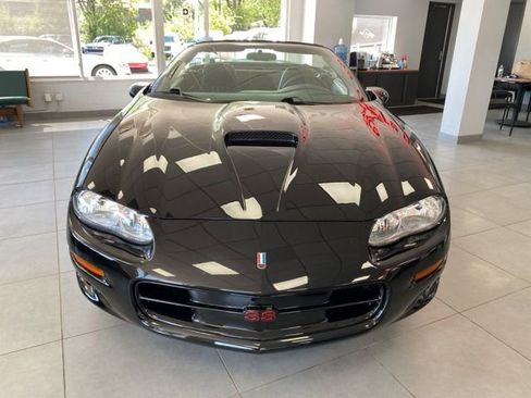Used 2002 Chevrolet Camaro Z28 w/ SS Performance/Appearance Pkg RWD image 10