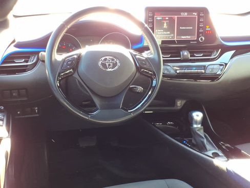 Used 2022 Toyota C-HR XLE image 20