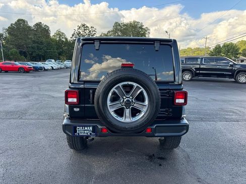 Used 2022 Jeep Wrangler Unlimited Sahara AWD/4WD image 7