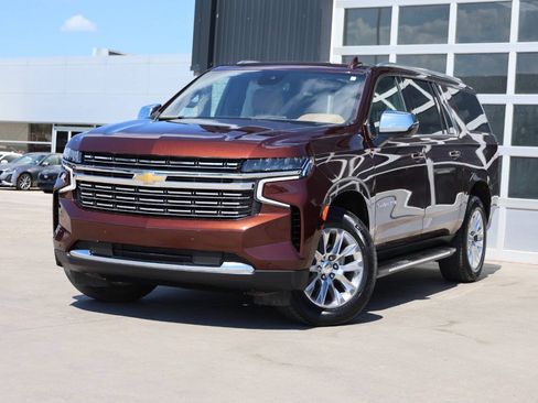 Used 2023 Chevrolet Suburban Premier AWD/4WD image 3
