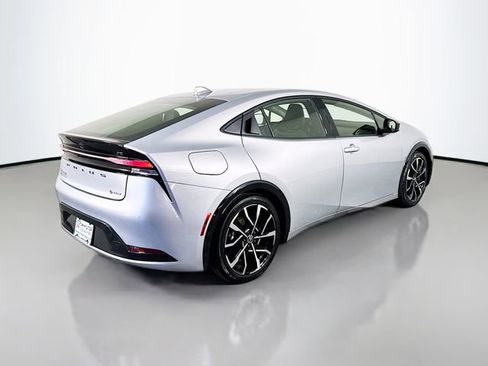 Used 2025 Toyota Prius XSE image 8