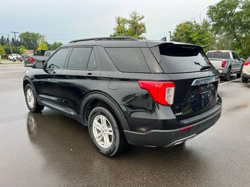 Used 2023 Ford Explorer XLT w/ Equipment Group 202A AWD/4WD image 7