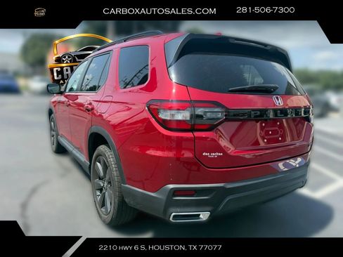 Used 2024 Honda Pilot Sport image 3