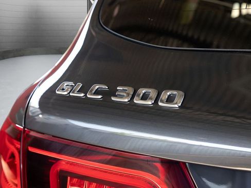 Used 2022 Mercedes-Benz GLC 300 4MATIC image 16