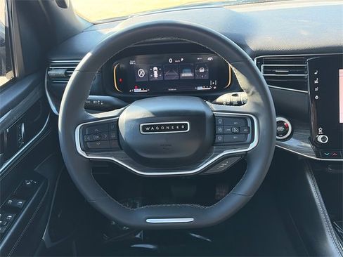 Used 2022 Jeep Wagoneer Series III w/ Premium Group I image 16