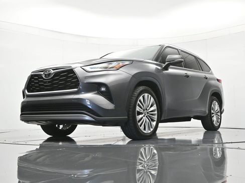 Used 2023 Toyota Highlander Platinum FWD image 38