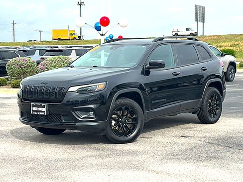 Used 2023 Jeep Cherokee Altitude Lux AWD/4WD image 2