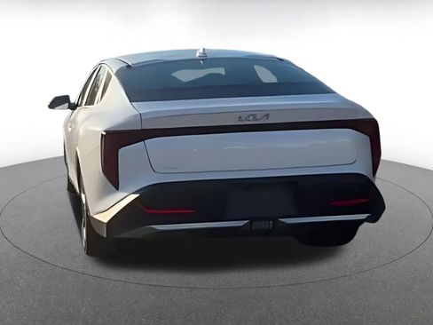 Used 2025 Kia K4 LXS image 16