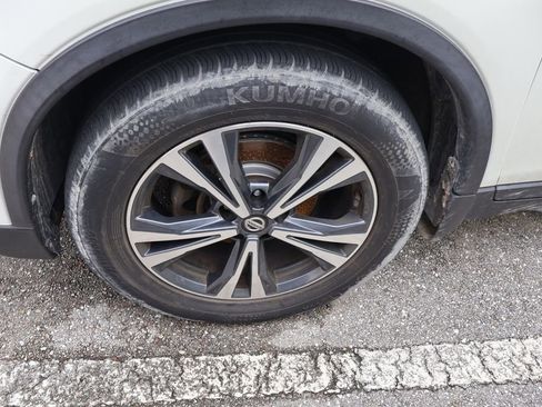 Used 2019 Nissan Rogue SV w/ Premium Package image 4