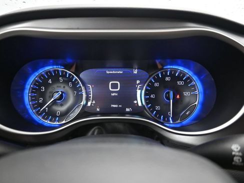 Used 2022 Chrysler Pacifica Touring-L FWD image 14