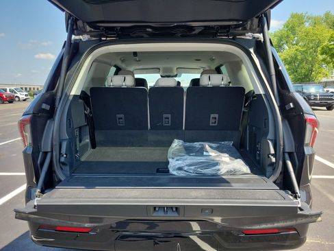 New 2026 Lincoln Navigator Premiere AWD/4WD image 10